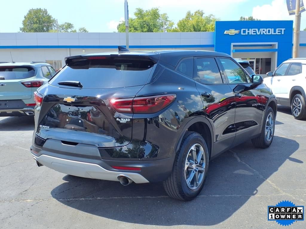 Used 2025 Chevrolet Blazer LT FWD image 4