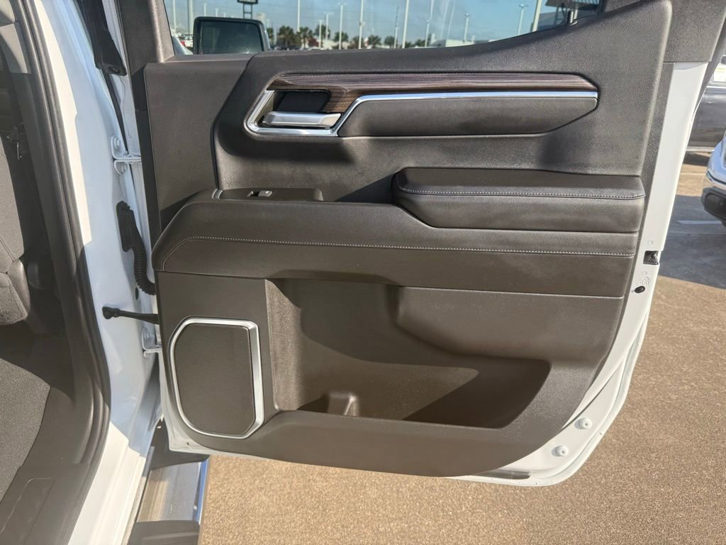 Used 2023 Chevrolet Silverado 1500 LT image 40