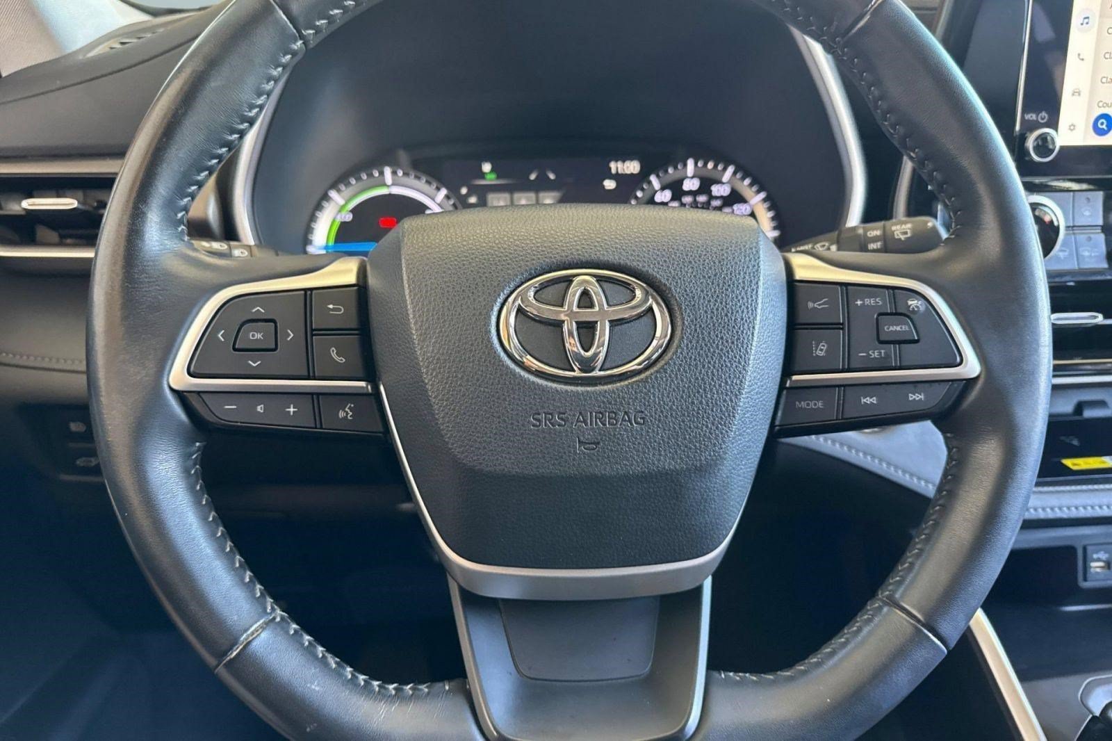Used 2023 Toyota Highlander XLE FWD image 9