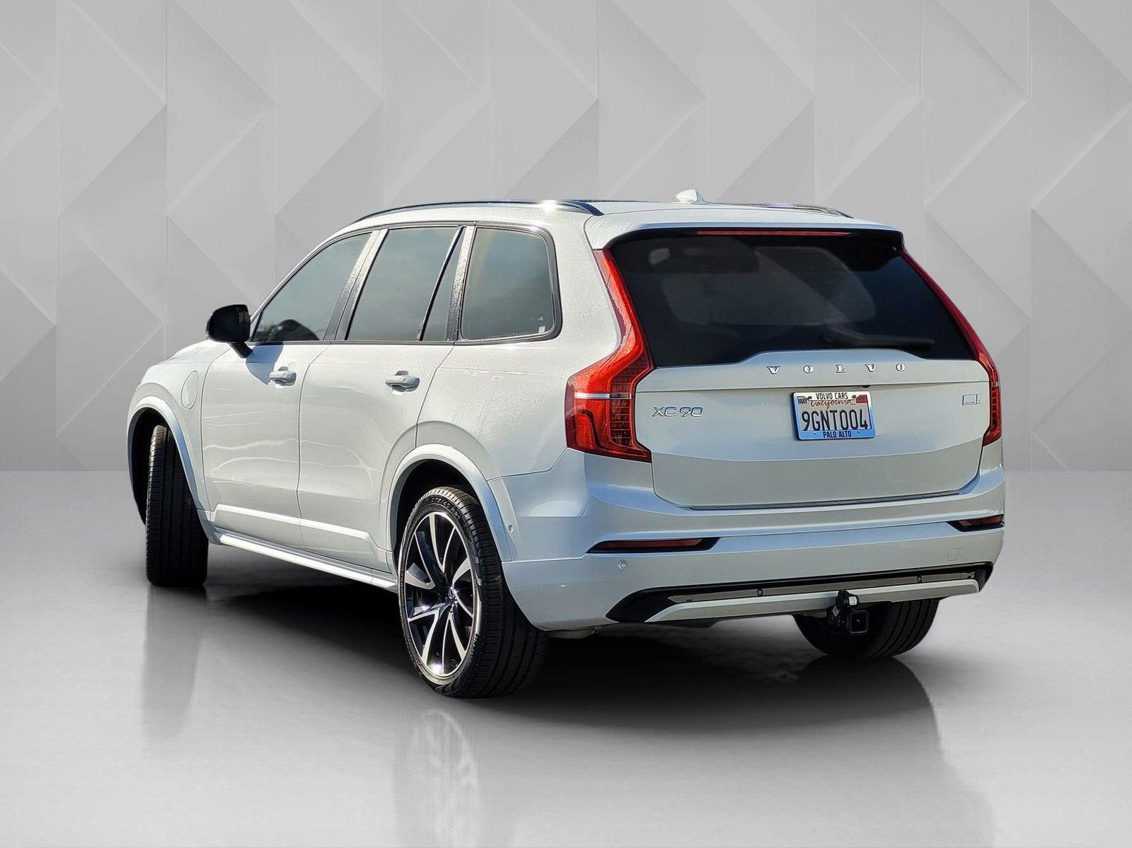 Certified 2023 Volvo XC90 T8 Ultimate w/ Lounge Package AWD/4WD image 4