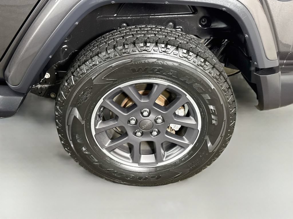 Used 2018 Jeep Wrangler Unlimited Sahara AWD/4WD image 33