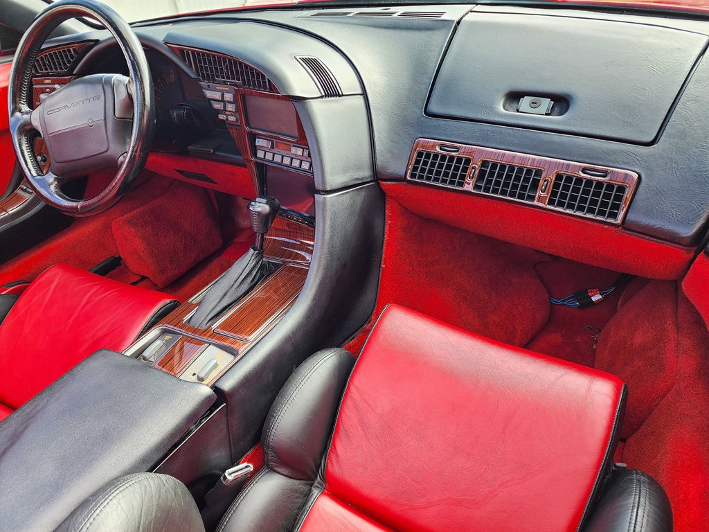 Used 1990 Chevrolet Corvette Convertible RWD image 24
