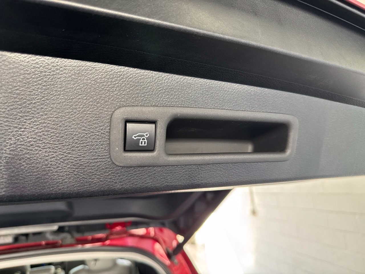Used 2026 Toyota Sienna XLE FWD image 12