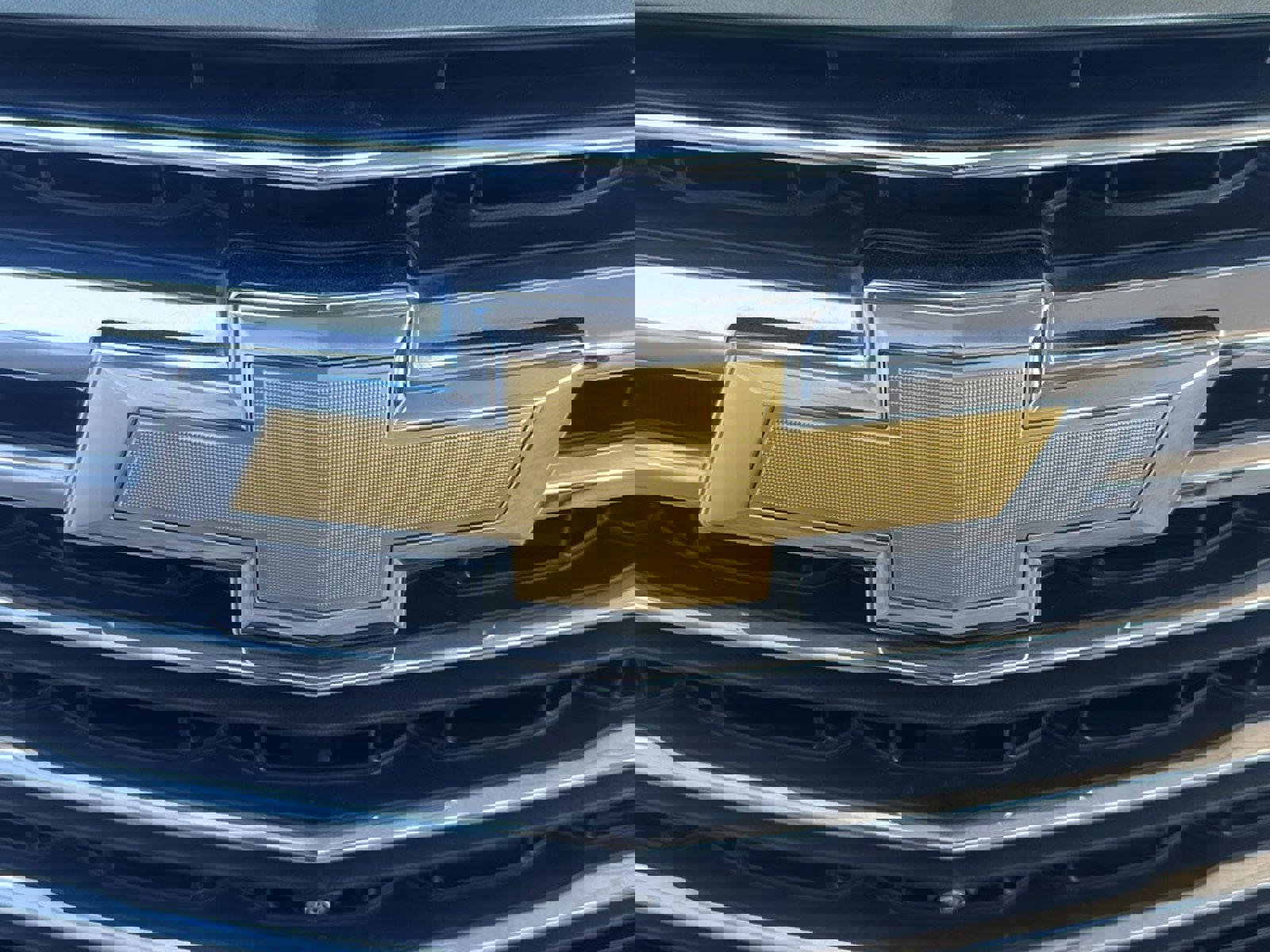 Used 2023 Chevrolet Traverse LT w/ Rear Camera Mirror Package image 44