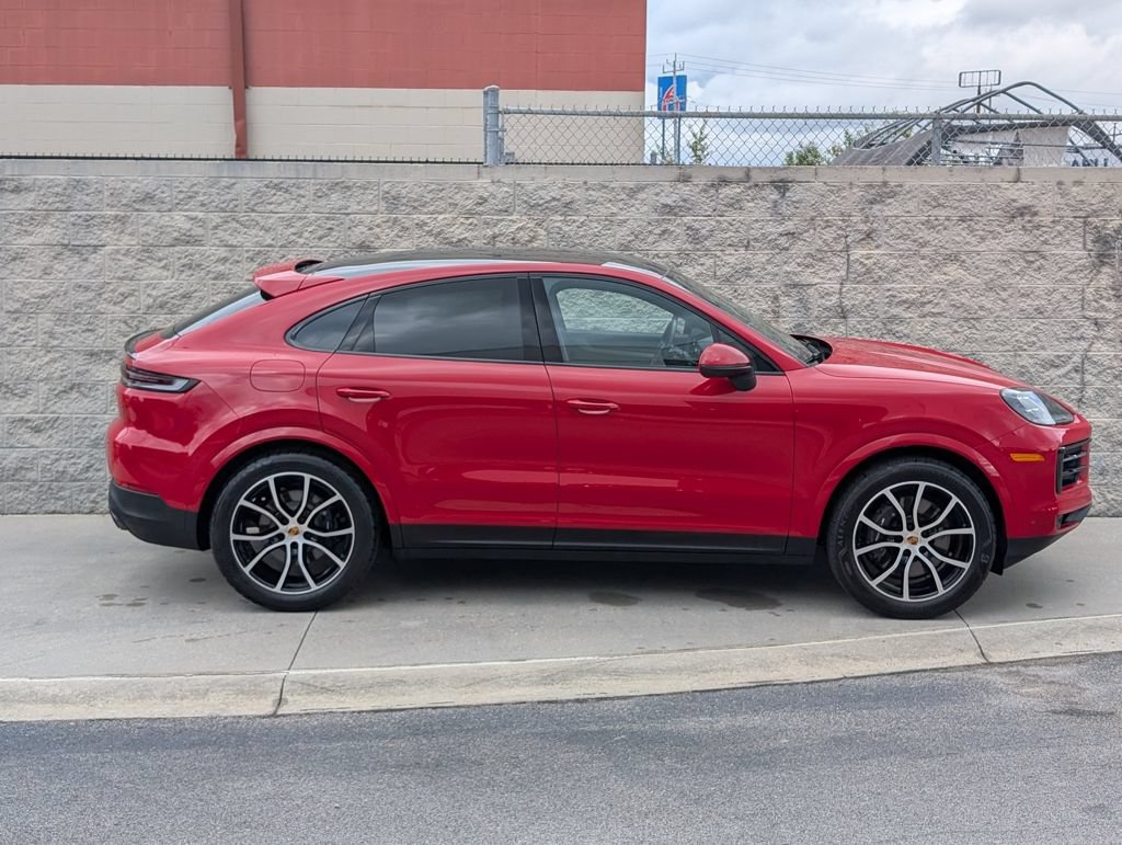 Certified 2025 Porsche Cayenne Coupe AWD/4WD image 8