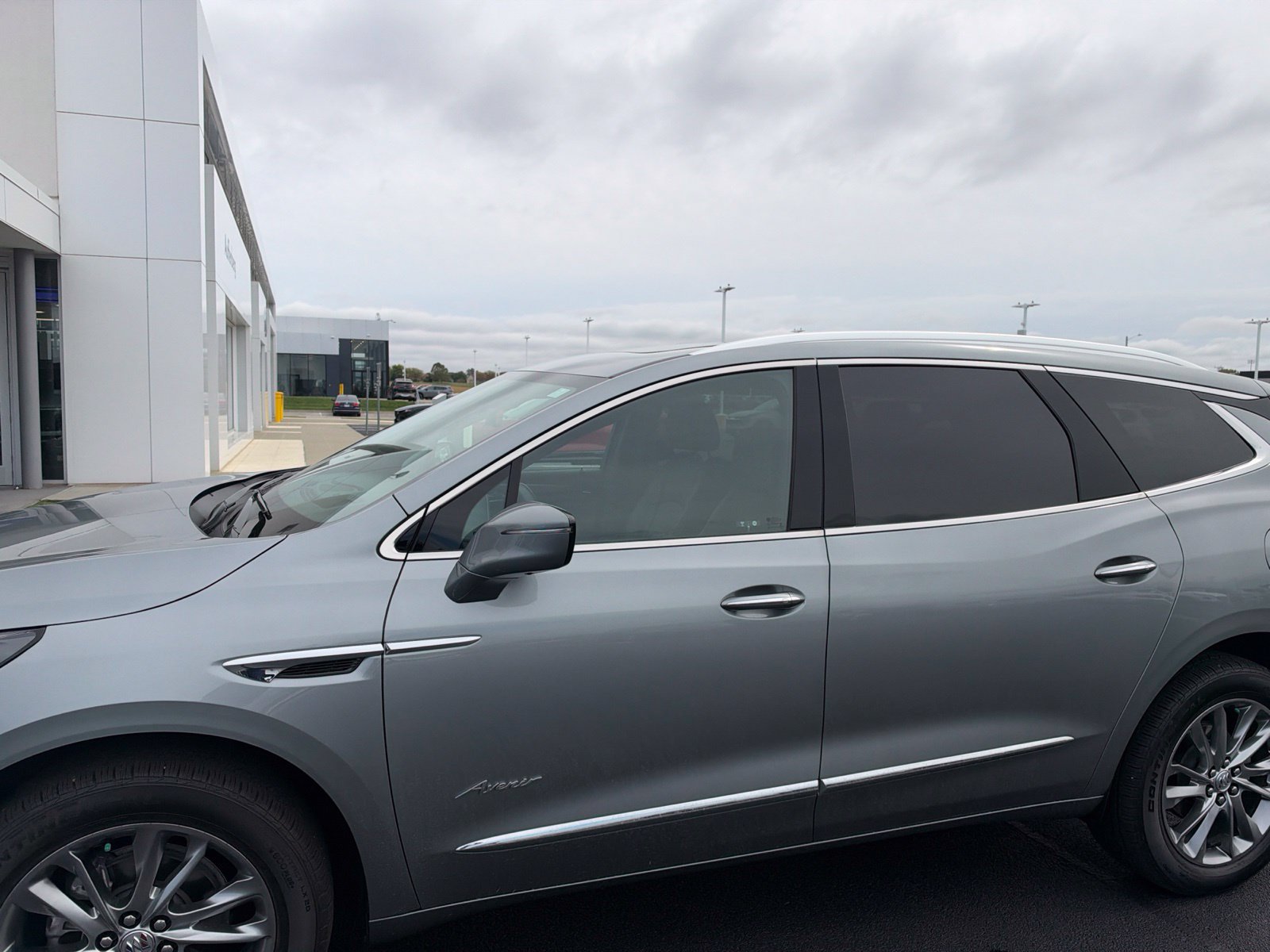 Used 2023 Buick Enclave Avenir w/ Avenir Technology Package AWD/4WD image 7
