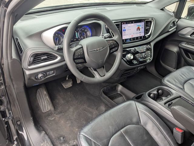 Certified 2022 Chrysler Pacifica Touring-L w/ S Appearance Package AWD/4WD image 12