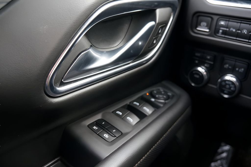 Used 2023 GMC Yukon SLT image 16