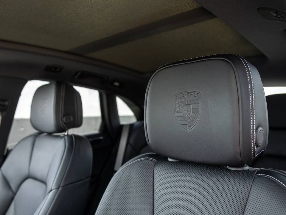 Certified 2025 Porsche Macan Turbo image 22