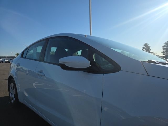 Used 2017 Kia Forte LX FWD image 5