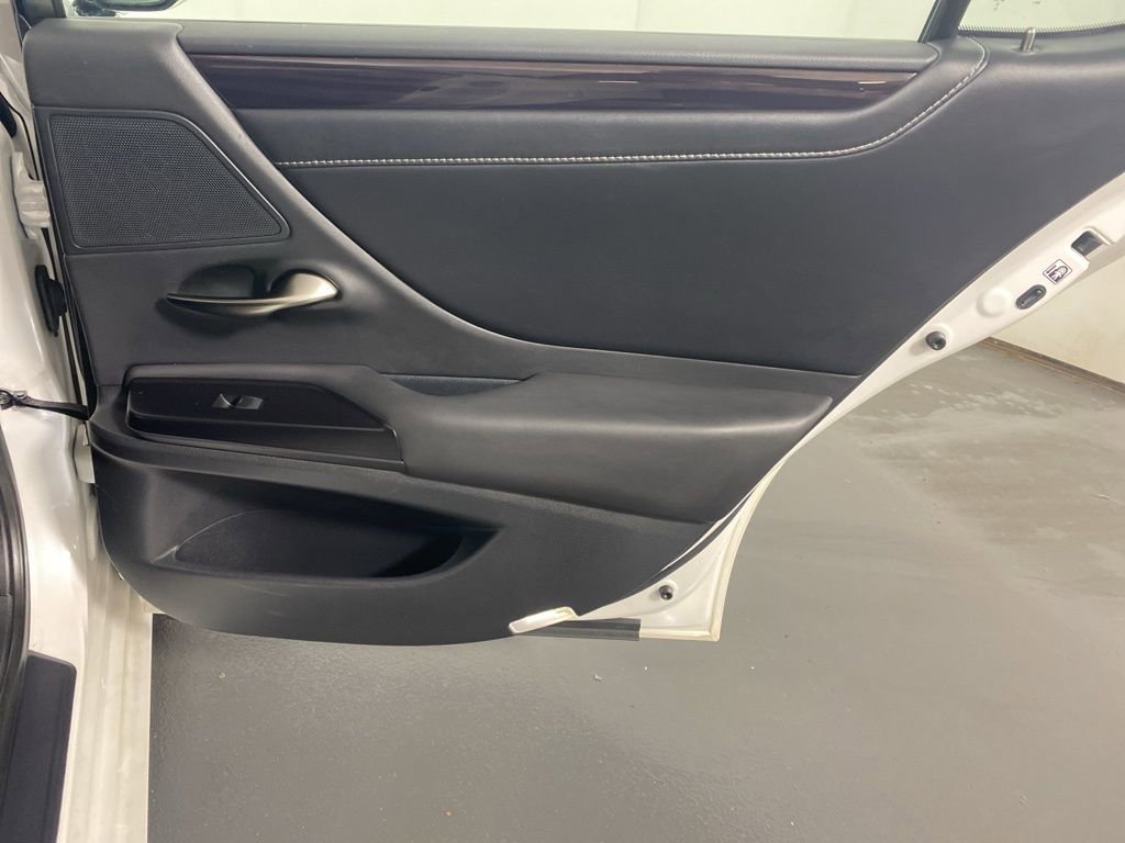 Used 2020 Lexus ES 300h w/ Premium Package image 30