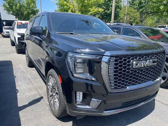 Used 2023 GMC Yukon XL Denali Ultimate AWD/4WD image 4