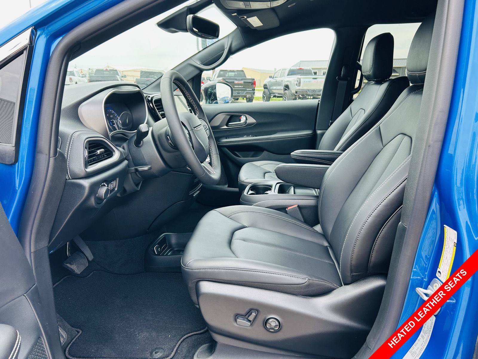 New 2027 Chrysler Pacifica Select FWD image 3