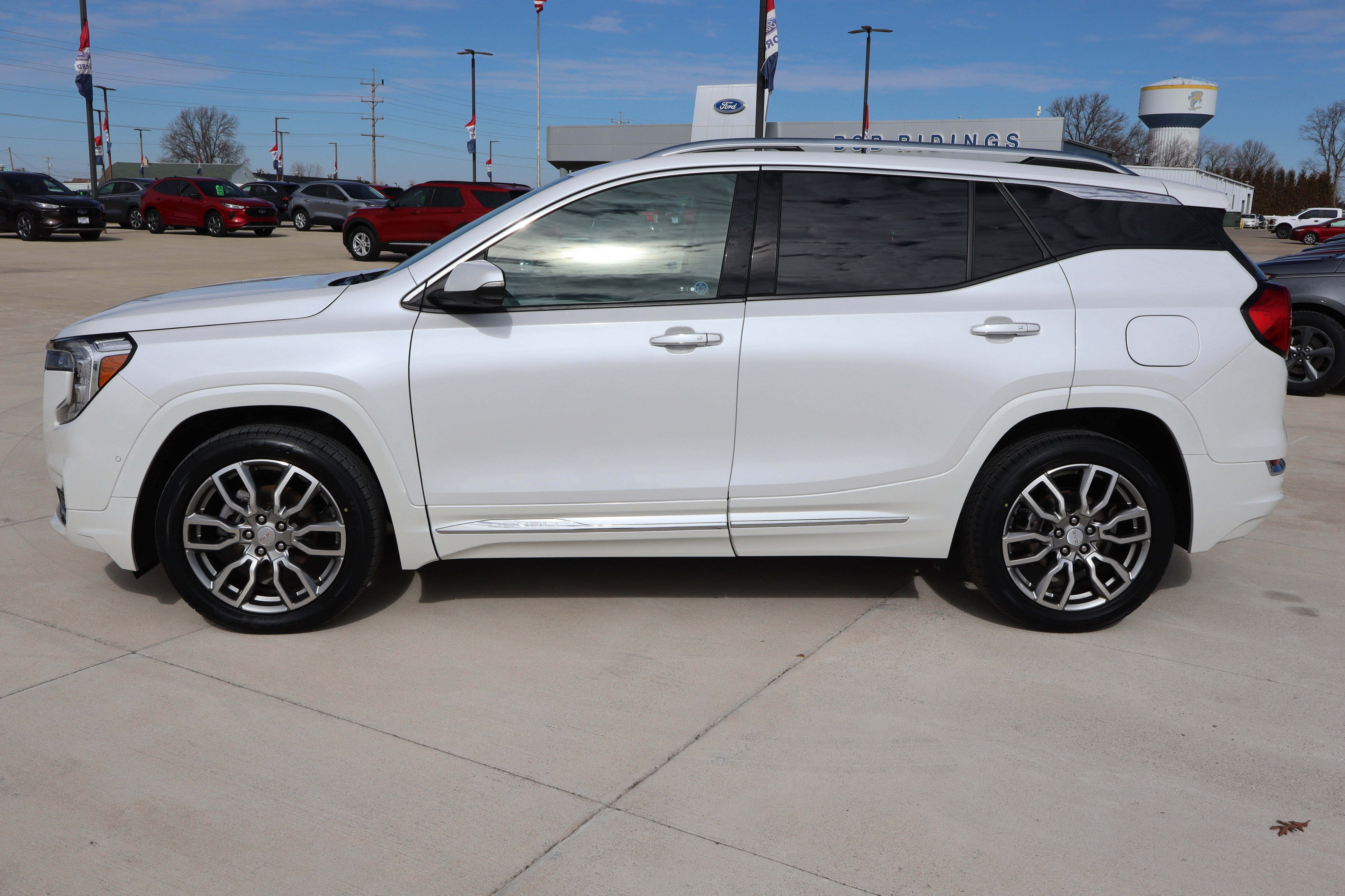 Used 2023 GMC Terrain Denali w/ Denali Premium Package image 9
