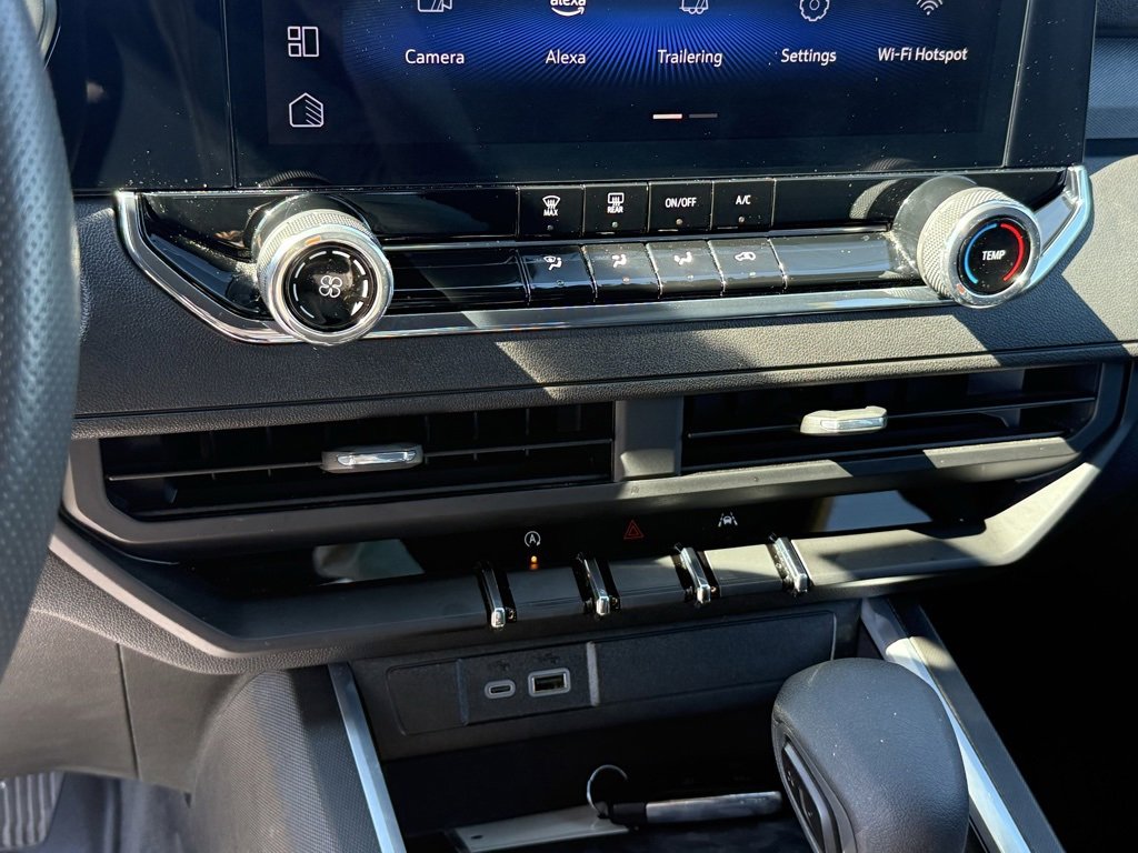 Used 2024 Chevrolet Colorado Trail Boss w/ Technology Package image 24