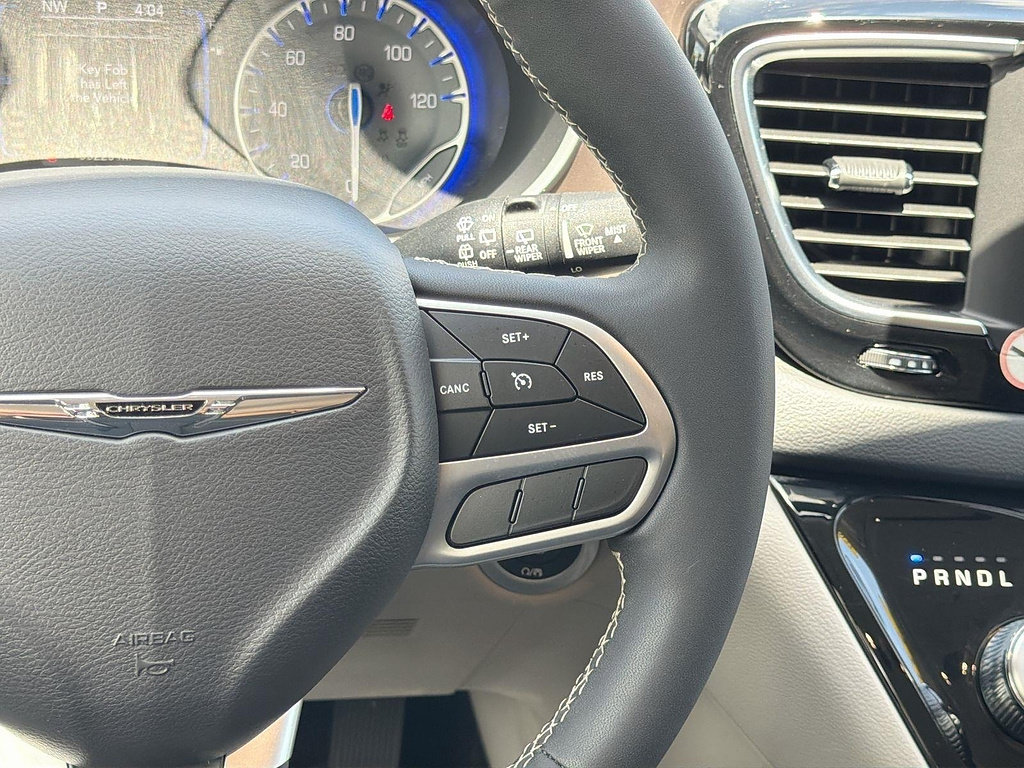 Used 2023 Chrysler Voyager LX FWD image 9