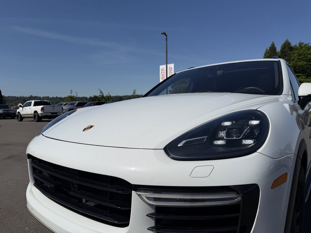 Used 2016 Porsche Cayenne Turbo AWD/4WD image 12