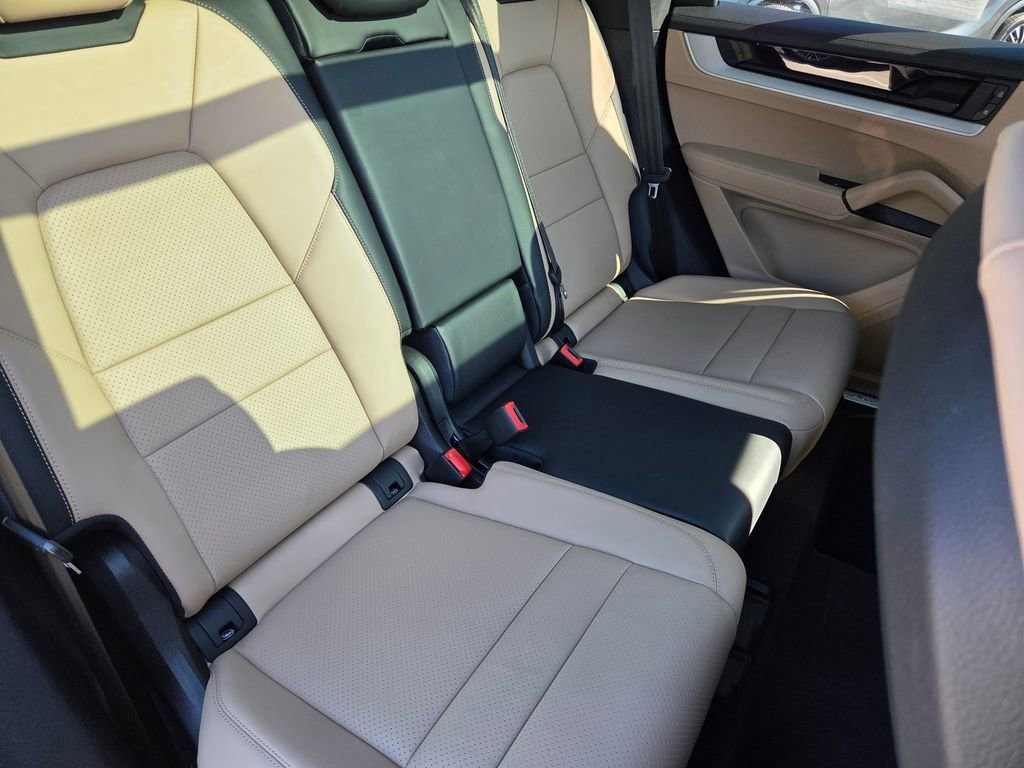 Used 2024 Porsche Cayenne image 5