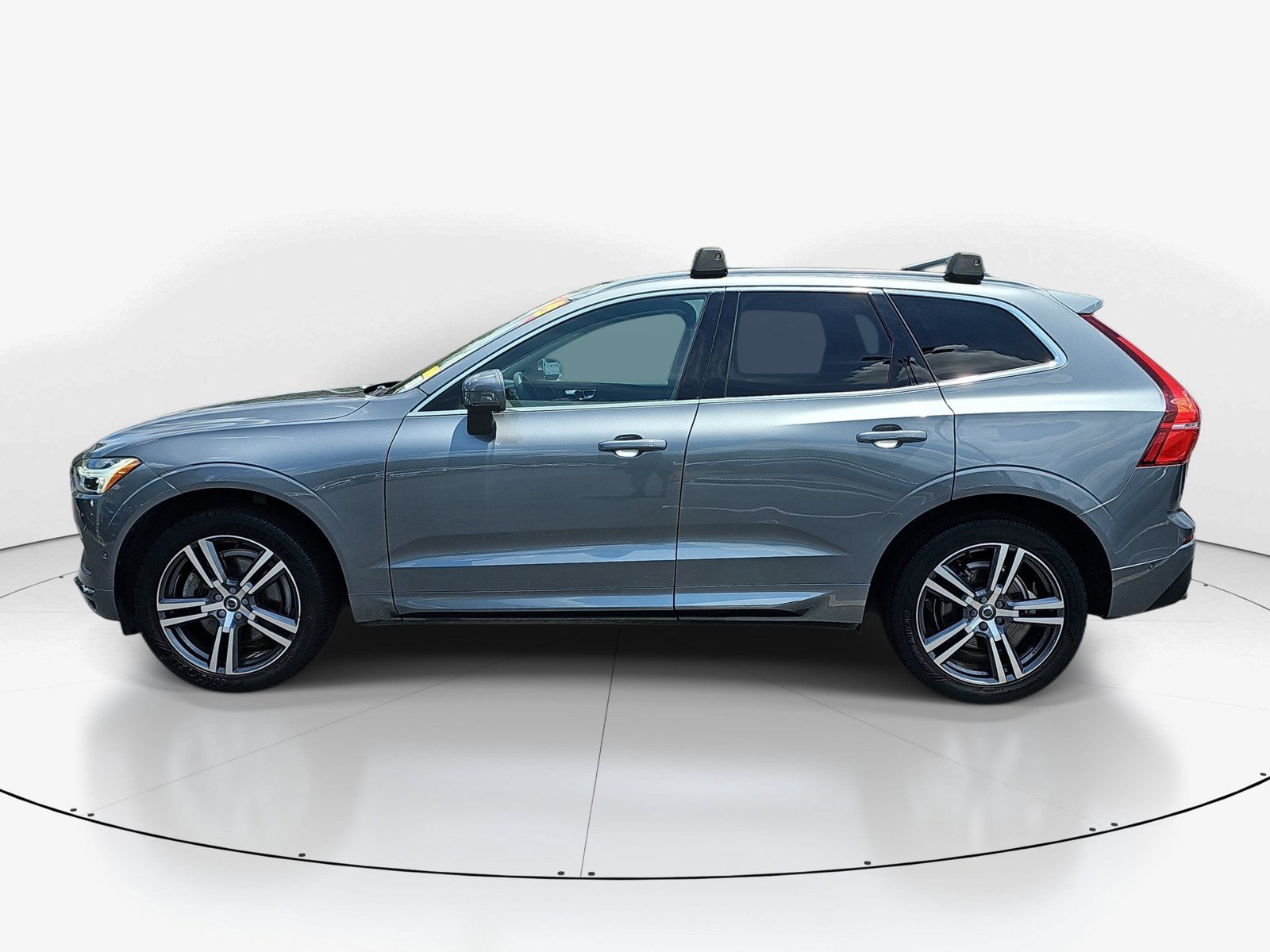 Used 2019 Volvo XC60 T6 Momentum w/ Multimedia Package AWD/4WD image 6