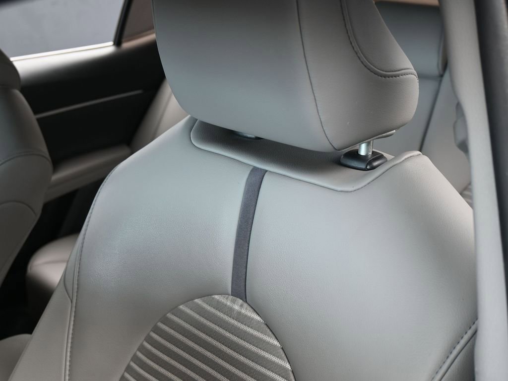 Used 2022 Toyota Camry SE image 16