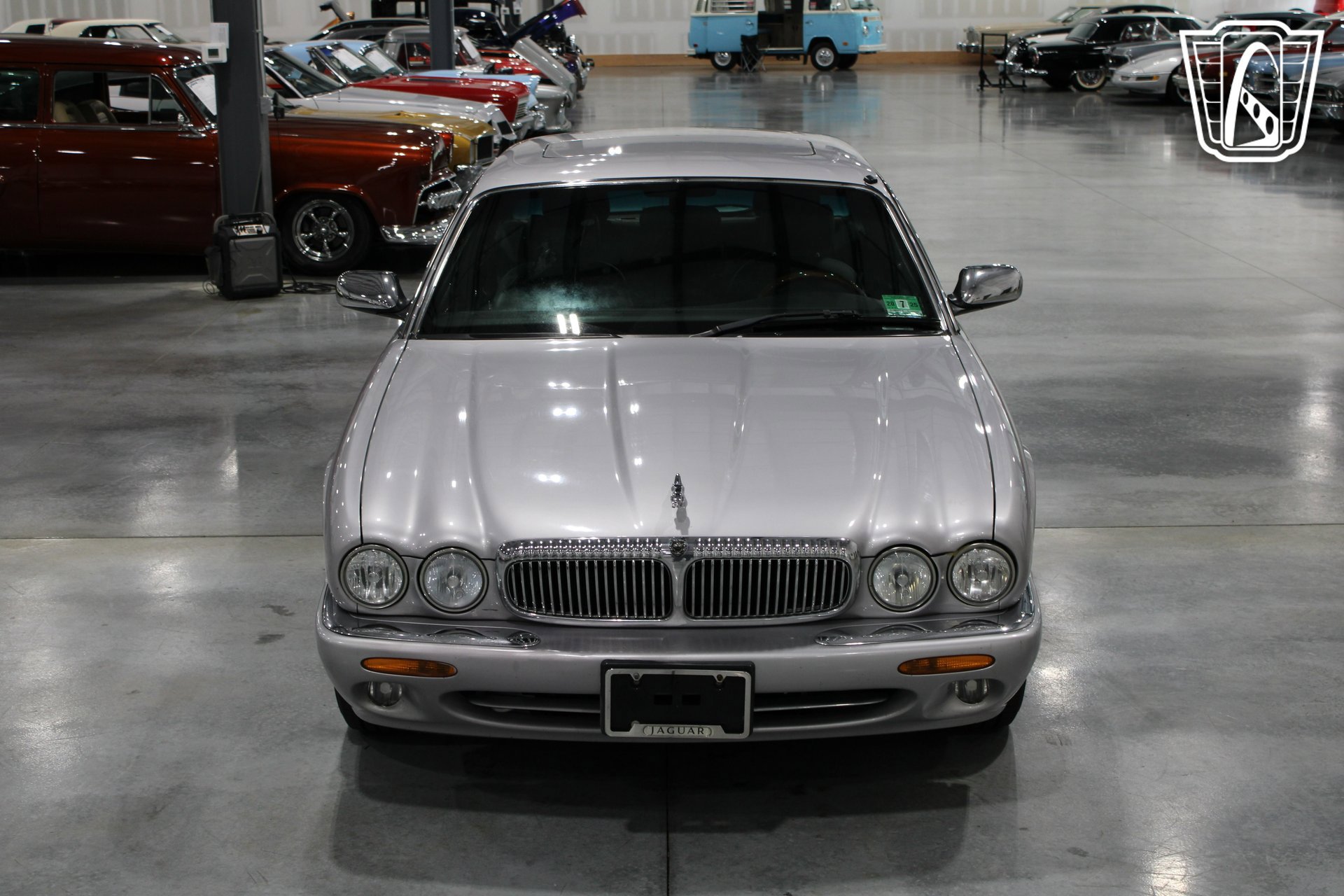 Used 2002 Jaguar XJ8 L RWD image 37