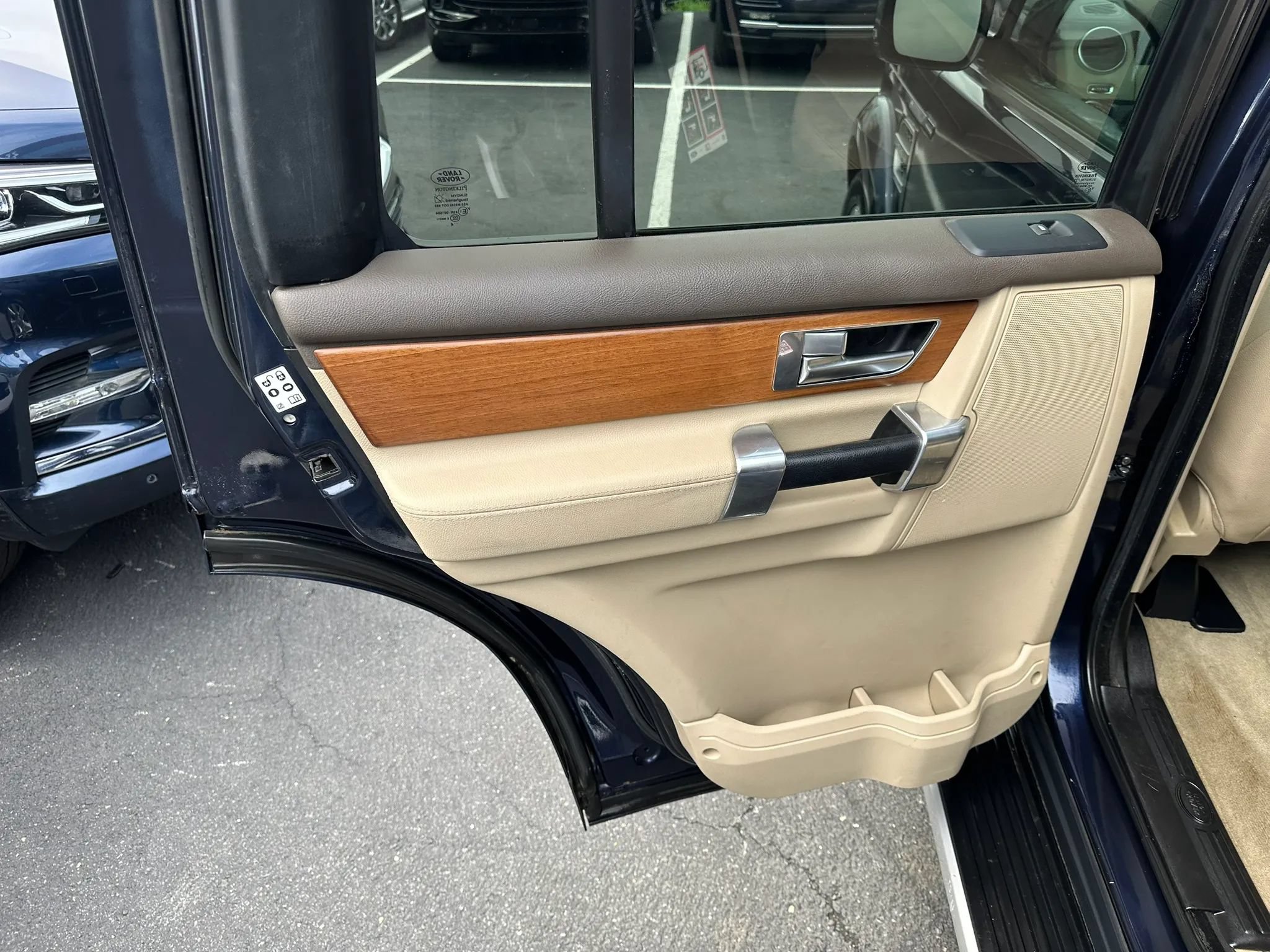 Used 2016 Land Rover LR4 HSE Silver Edition AWD/4WD image 21