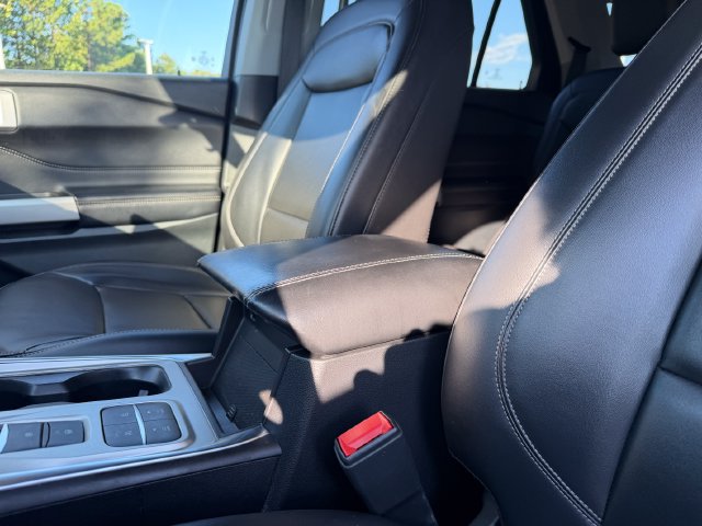 Used 2024 Ford Explorer XLT w/ Equipment Group 202A RWD image 22