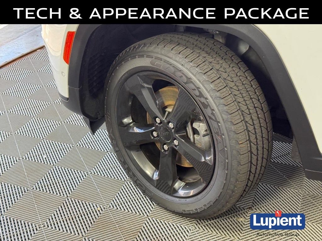 Used 2023 Jeep Grand Cherokee L Limited w/ Luxury Tech Group II AWD/4WD image 15