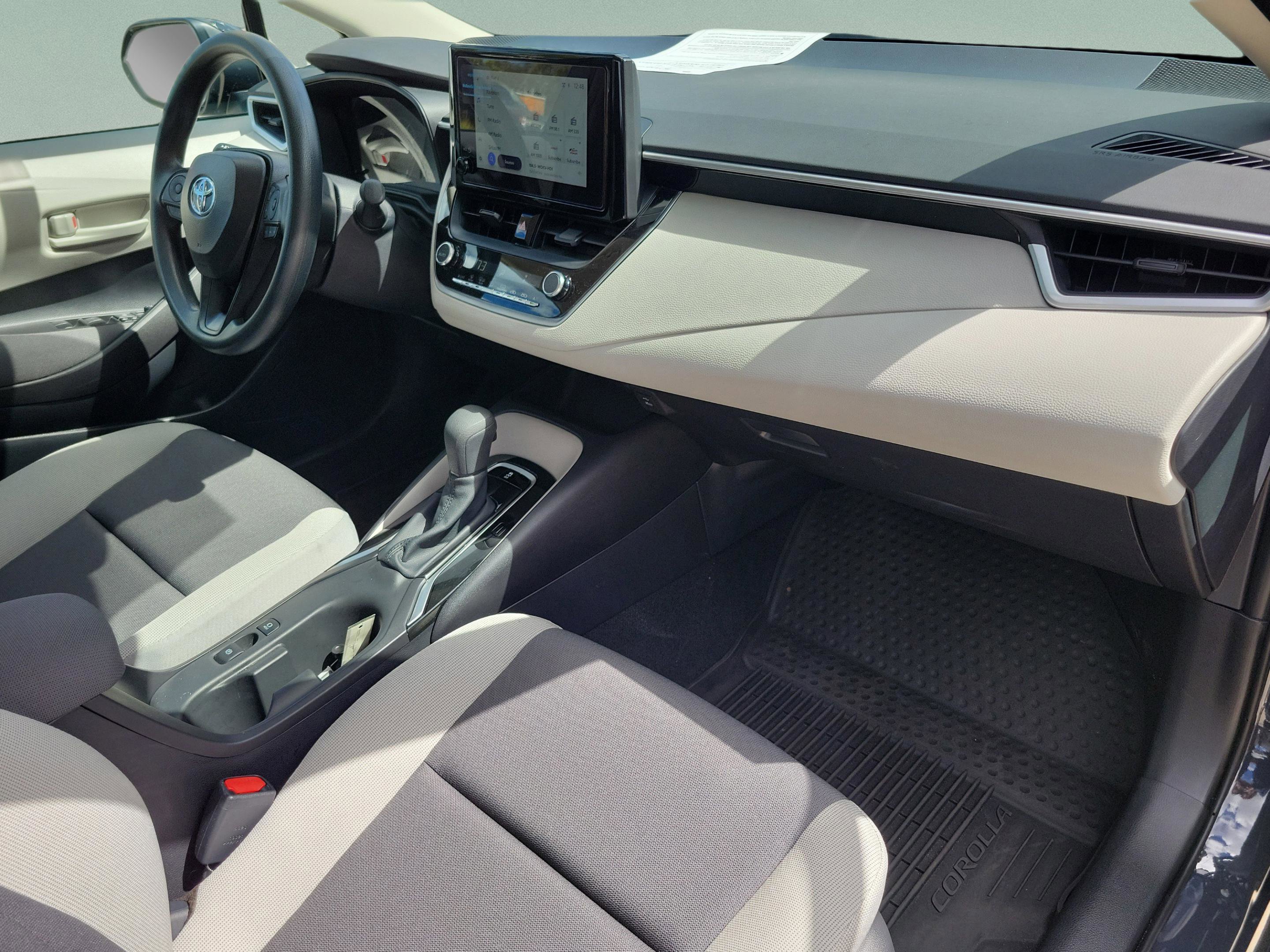 Used 2025 Toyota Corolla LE w/ Convenience Package image 17