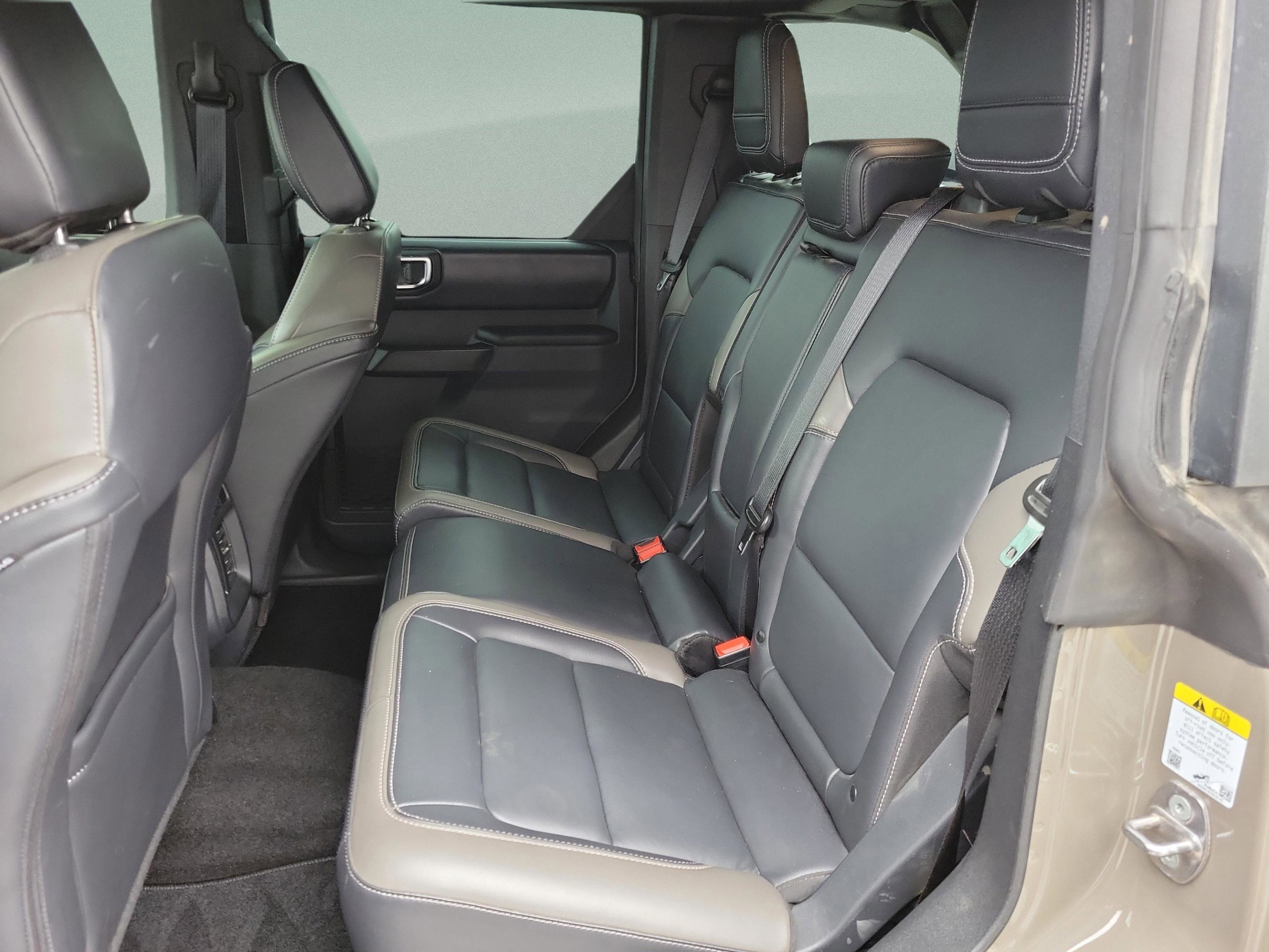 Used 2025 Ford Bronco Outer Banks w/ Sasquatch Package image 24