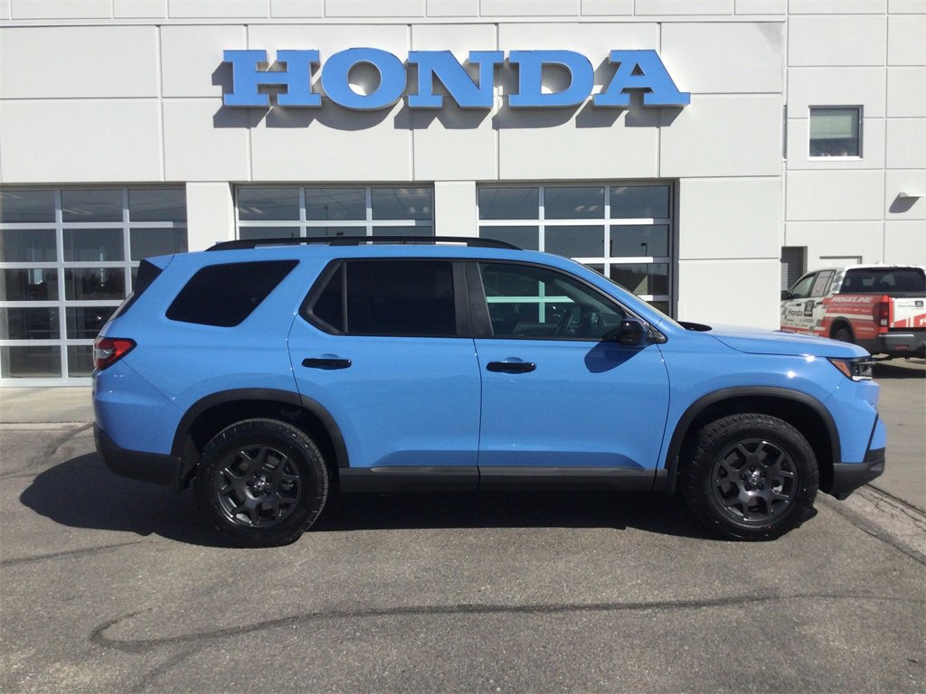 New 2025 Honda Pilot TrailSport image 2