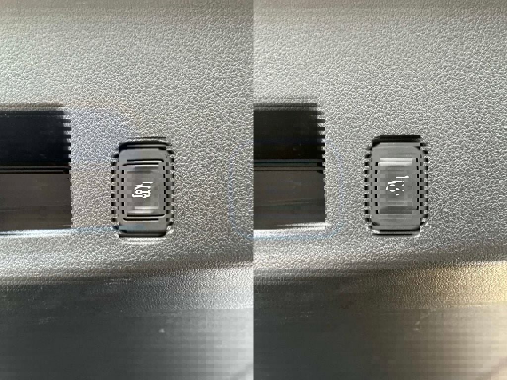 Used 2025 GMC Acadia Elevation image 14