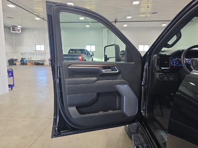 Used 2026 Chevrolet Silverado 3500 High Country AWD/4WD image 23