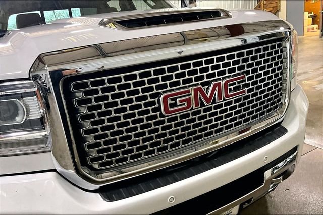 Used 2017 GMC Sierra 2500 Denali w/ Duramax Plus Package AWD/4WD image 11