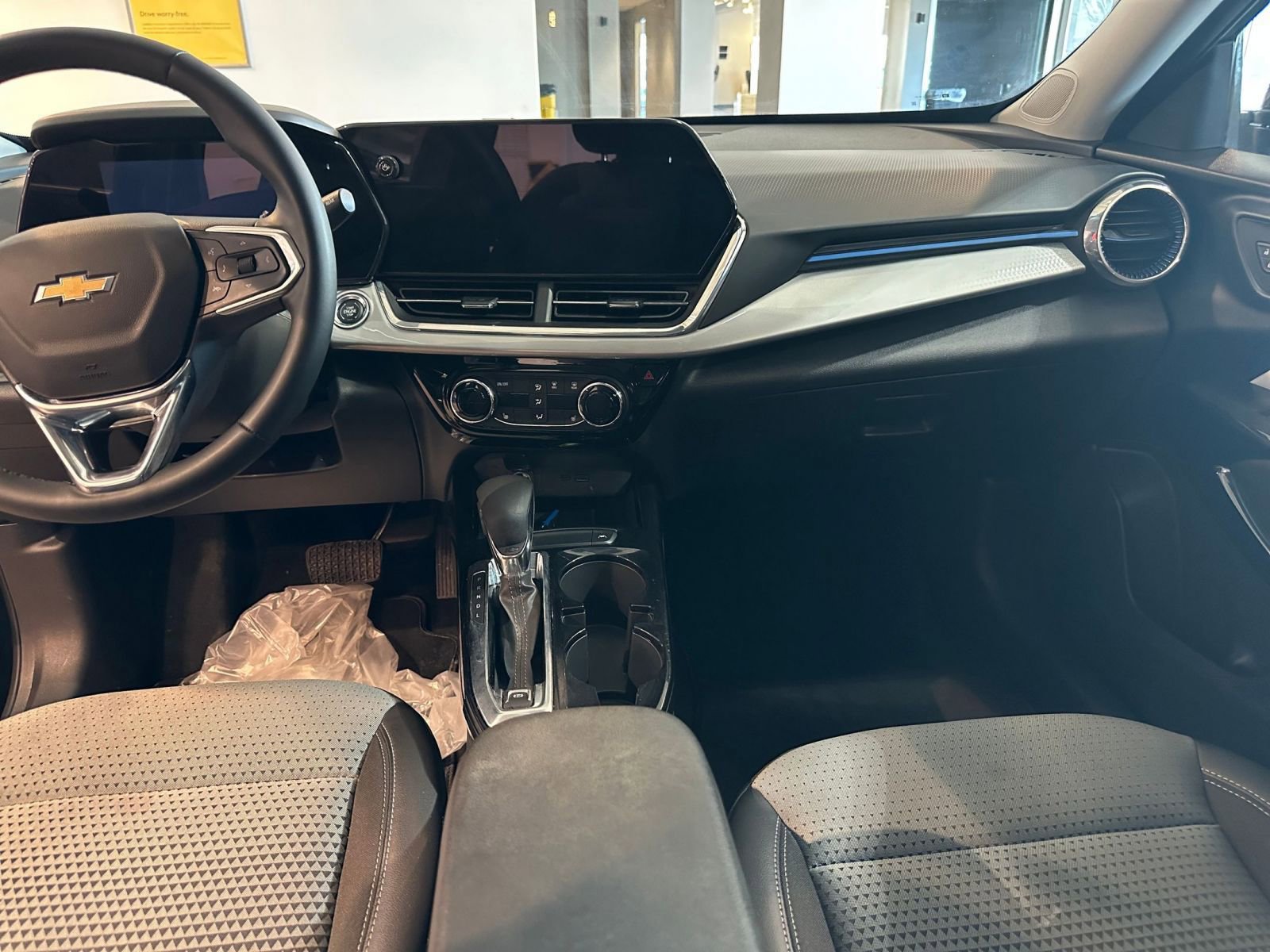 Used 2025 Chevrolet Trax LT w/ LT Convenience Package image 34