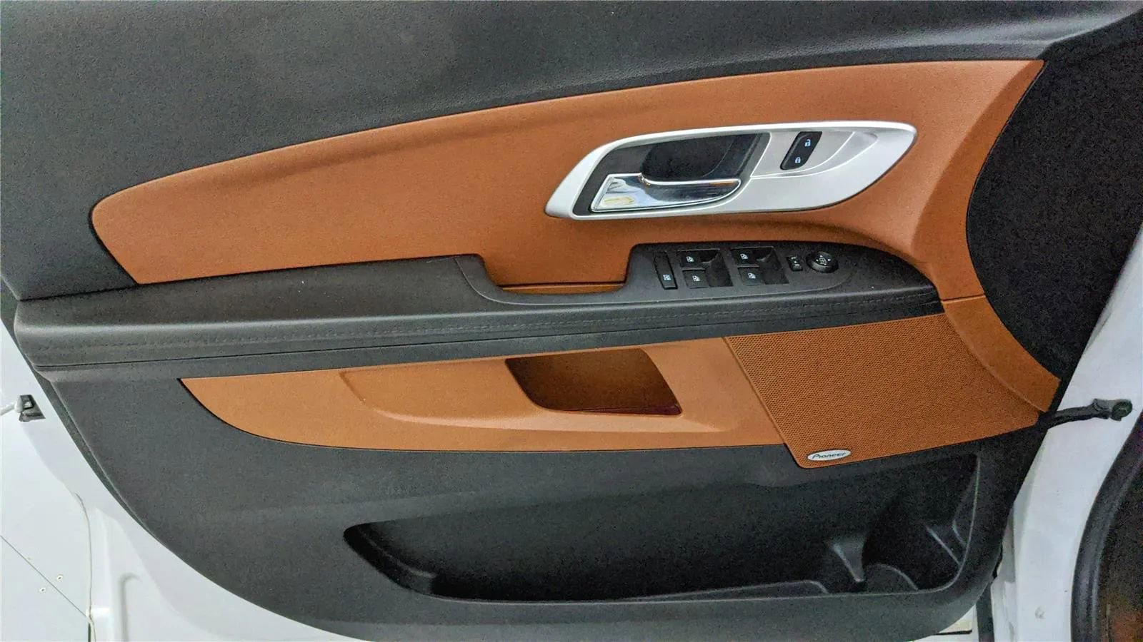 Used 2016 Chevrolet Equinox LTZ w/ Enhanced Convenience Package FWD image 26