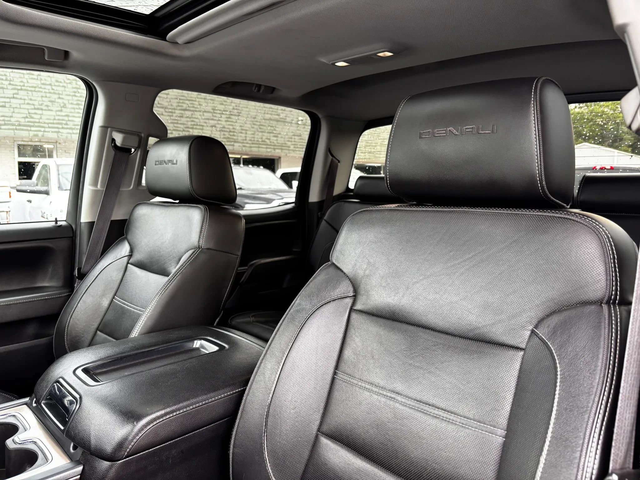 Used 2015 GMC Sierra 2500 Denali w/ Duramax Plus Package AWD/4WD image 20