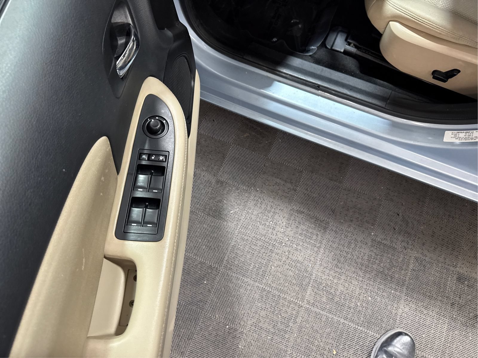 Used 2014 Chrysler 200 Touring FWD image 26