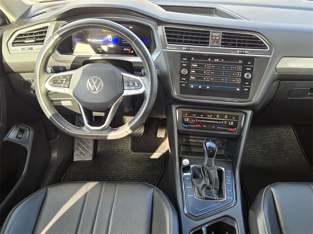Used 2023 Volkswagen Tiguan SE w/ Panoramic Sunroof Package image 29