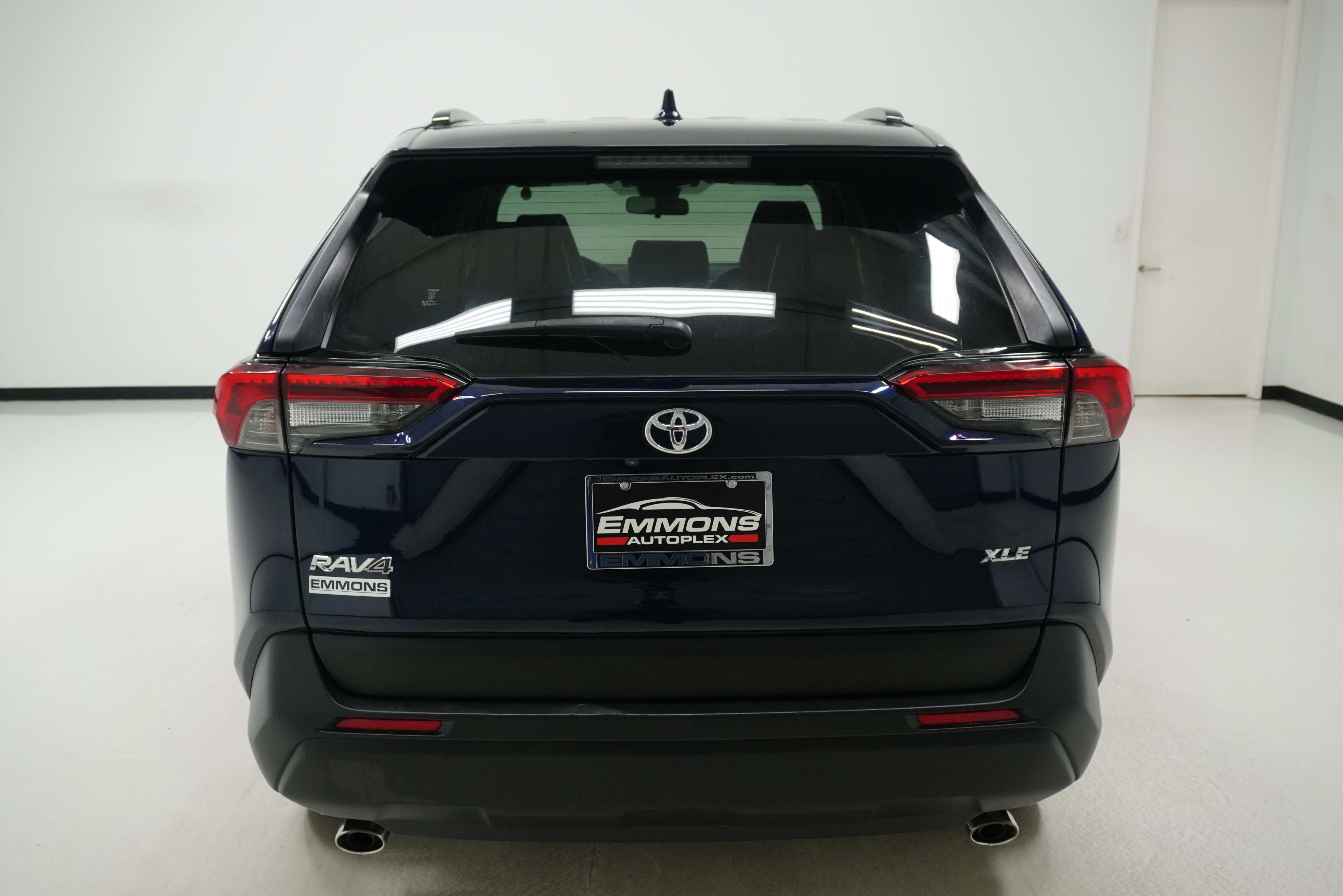 Used 2020 Toyota RAV4 XLE Premium image 5