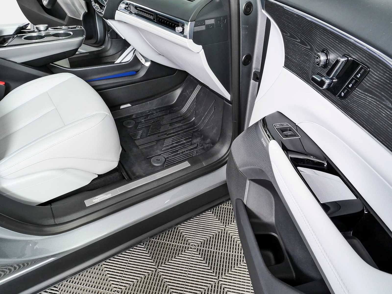 Certified 2024 Cadillac Lyriq Sport AWD/4WD image 22