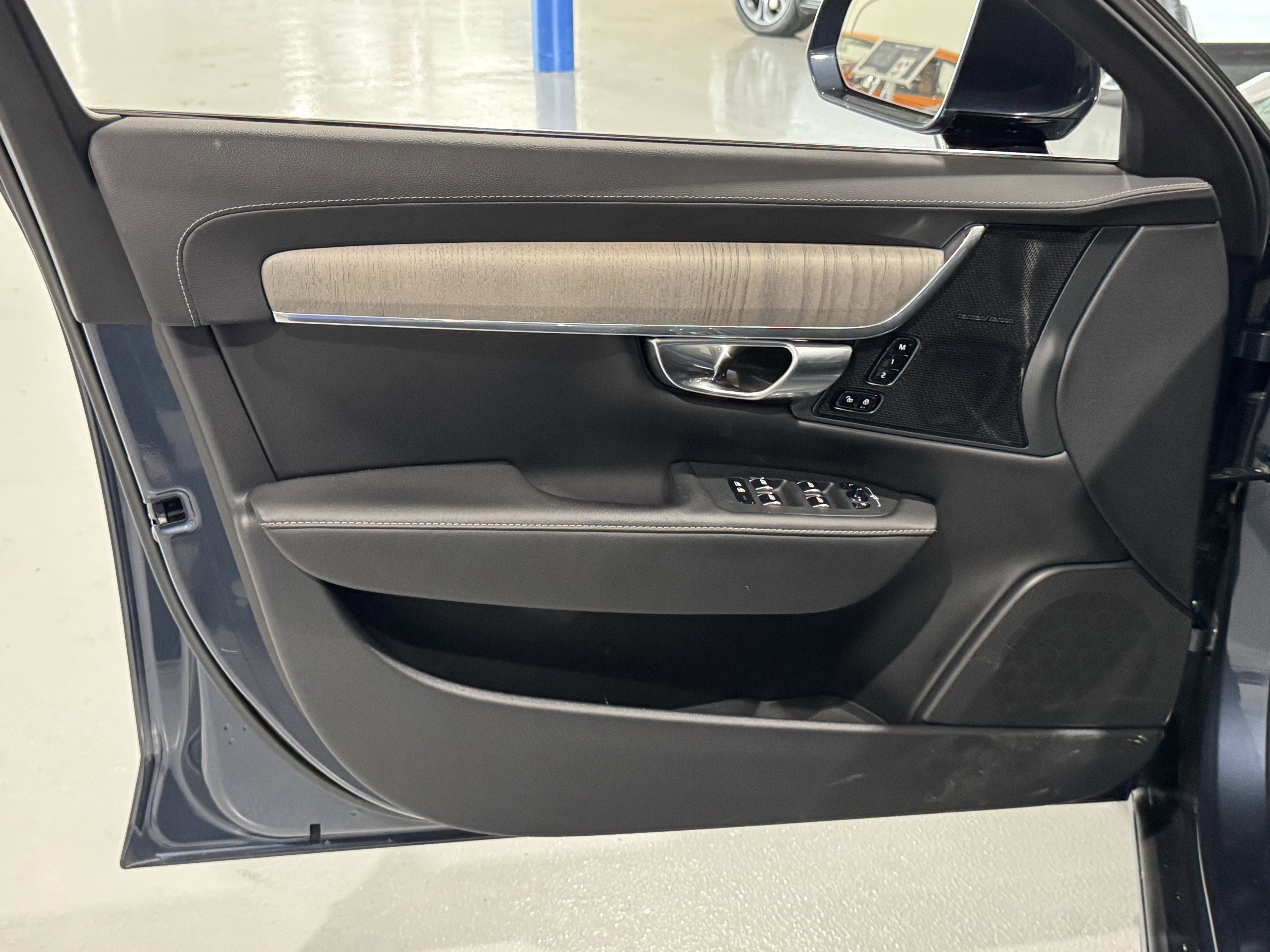 Used 2023 Volvo S90 B6 Ultimate w/ Protection Package Premier image 22