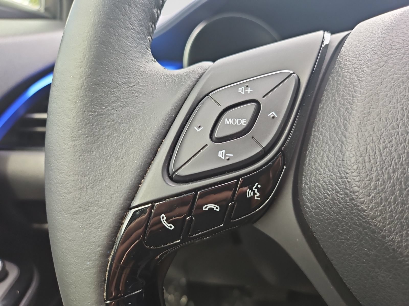 Used 2021 Toyota C-HR XLE FWD image 24