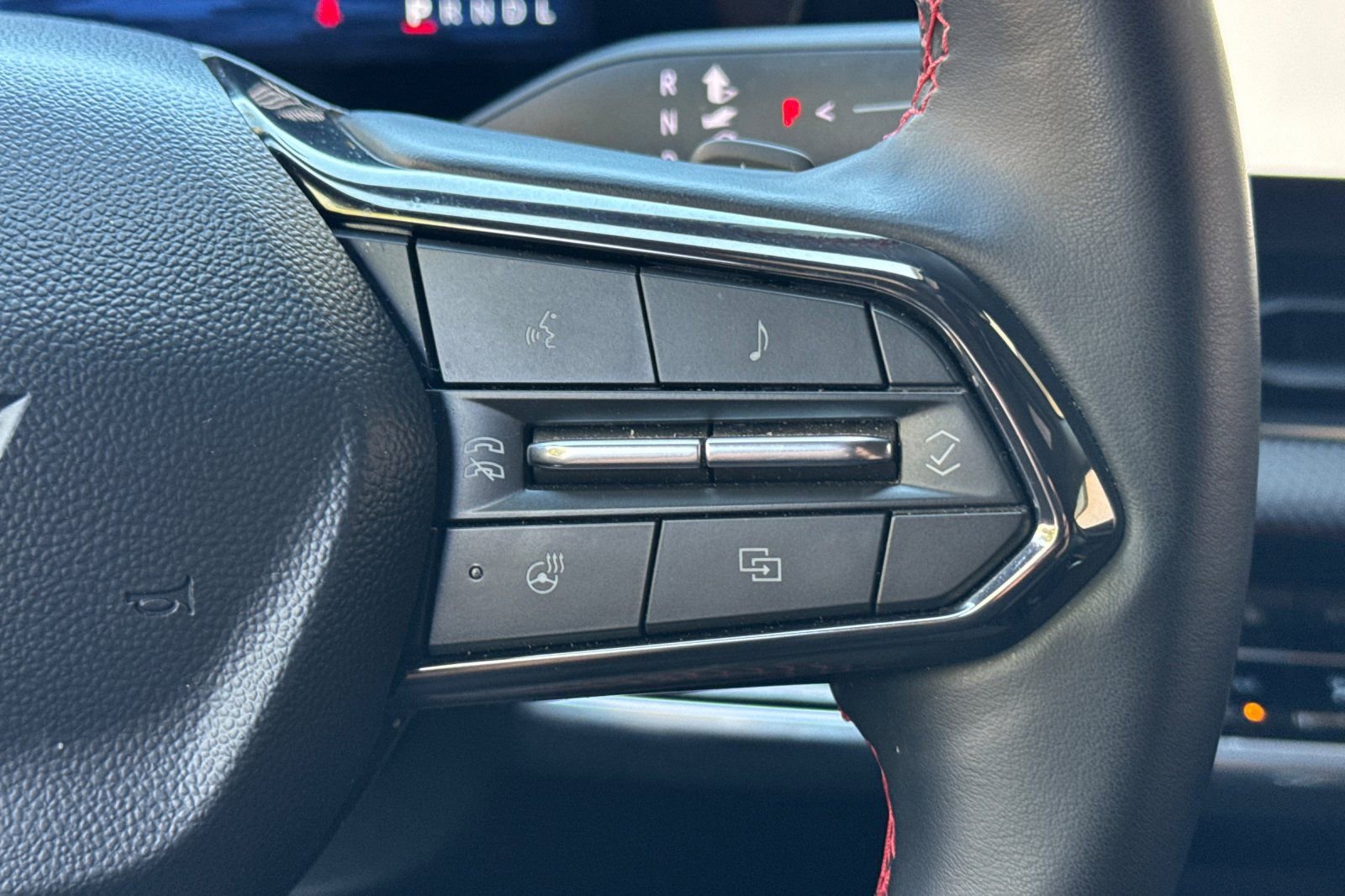 Used 2025 Chevrolet Equinox RS AWD/4WD image 37