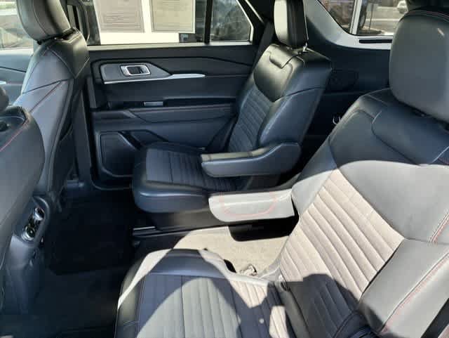 Used 2026 Ford Explorer ST-Line w/ ST-Line Street Pack RWD image 6