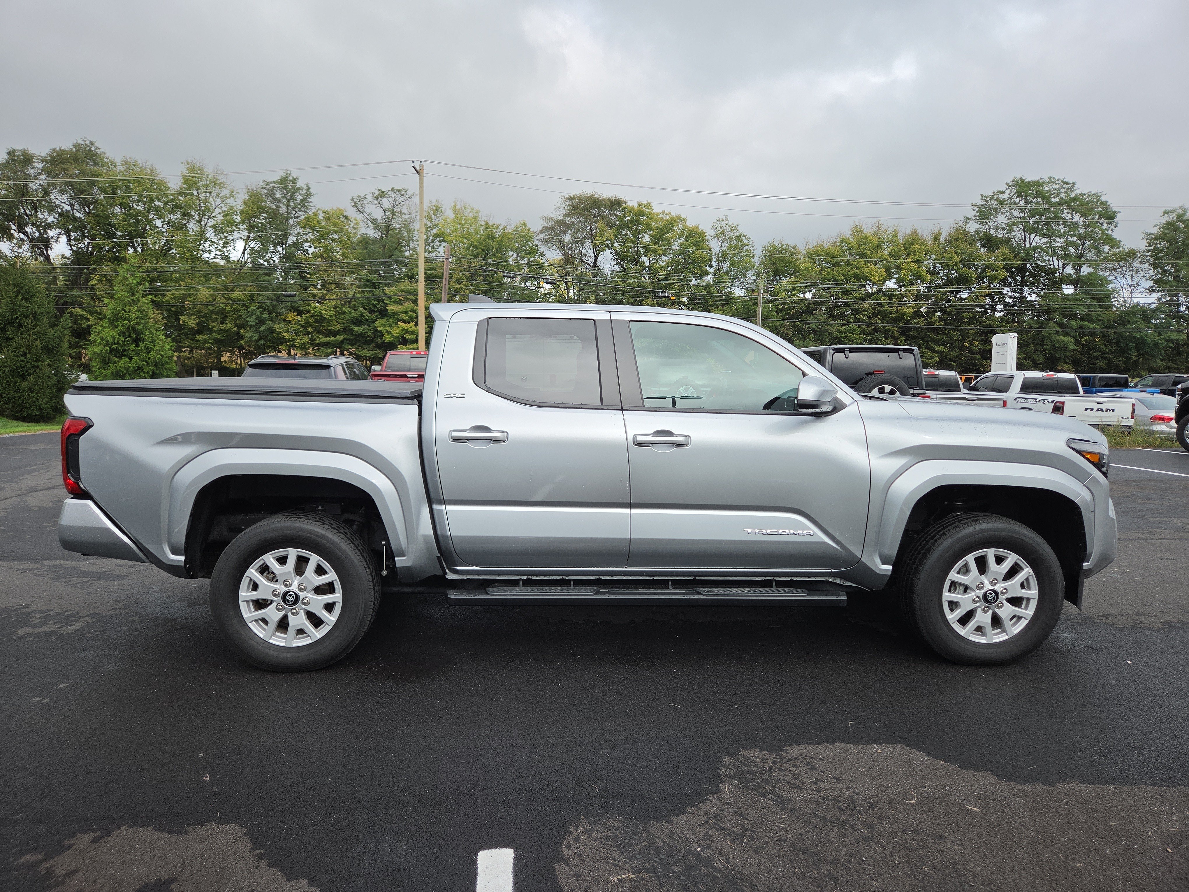 Used 2024 Toyota Tacoma SR5 AWD/4WD image 19