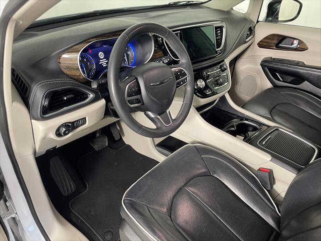 Certified 2023 Chrysler Pacifica Limited FWD image 3