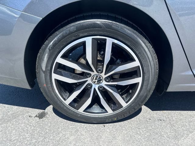 Used 2025 Volkswagen Jetta SE FWD image 9