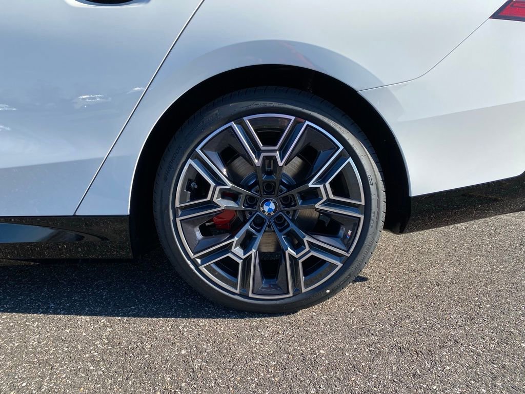 New 2026 BMW i5 eDrive40 image 5