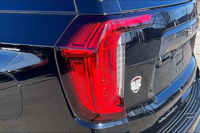 Used 2022 GMC Yukon XL AT4 w/ AT4 Premium Plus Package AWD/4WD image 23